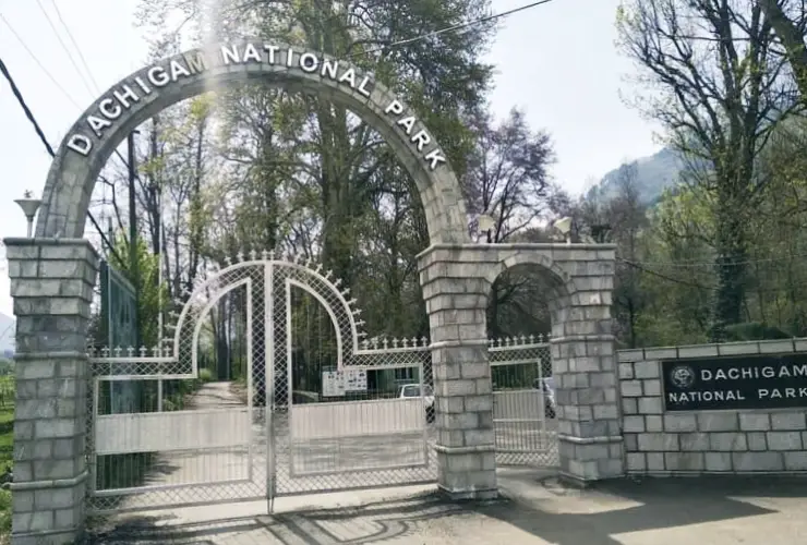 Famous Tourist Places in Kashmir