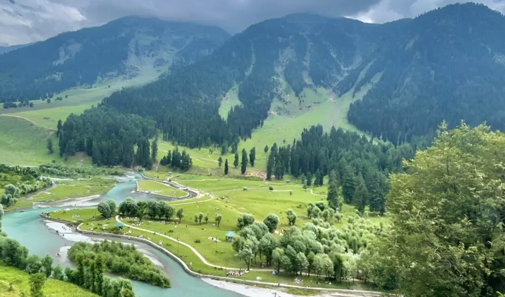 Famous Tourist Places in Kashmir